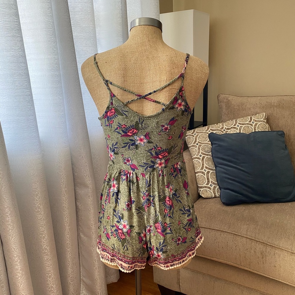 HOLLISTER FLORAL ROMPER - Picture 3 of 5